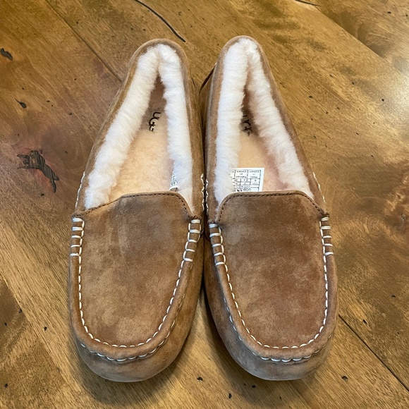 UGG Ansley Slippers Size 8, New in Box! Cozy! - Picture 1 of 9